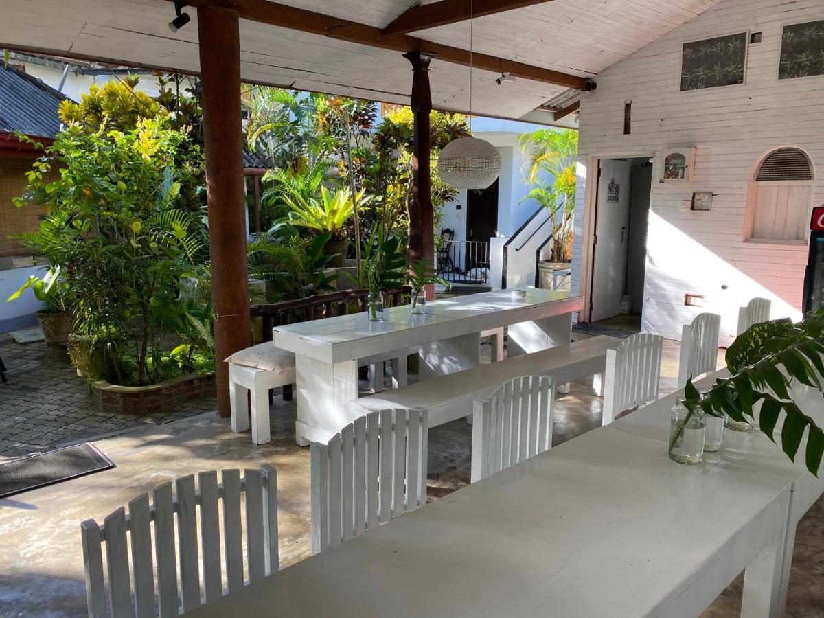 Una Beach Hotel & Olu Cafe Унаватуна Екстер'єр фото